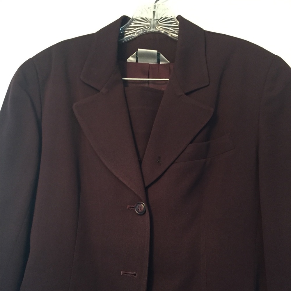 2 piece designer suite. 100% wool, fully lined